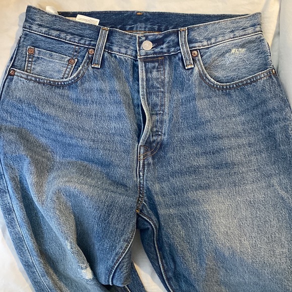 Size 28 Levi’s - Picture 6 of 6